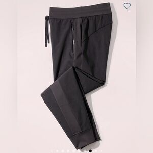 Athleta Headlands Trek mid rise joggers. Black. Size 10.